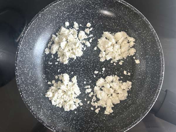Ropogós feta tojás: a rendkívül egyszerű, divatos recept - Előkészítés lépés 4