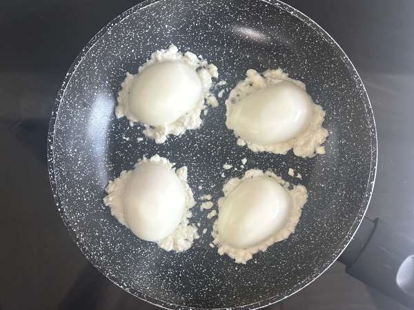Ropogós feta tojás: a rendkívül egyszerű, divatos recept - Előkészítés lépés 5