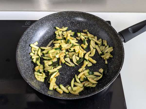 Cukkini carbonara: a könnyen elkészíthető vegetáriánus recept - Előkészítés lépés 3