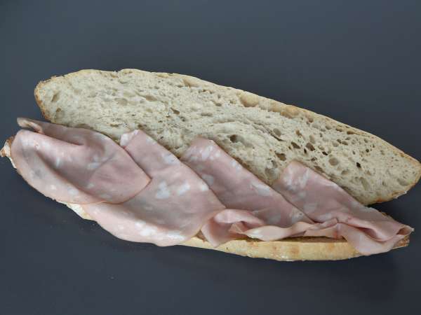 Ínyenc olasz szendvics mortadellával és burrata sajttal - Előkészítés lépés 2