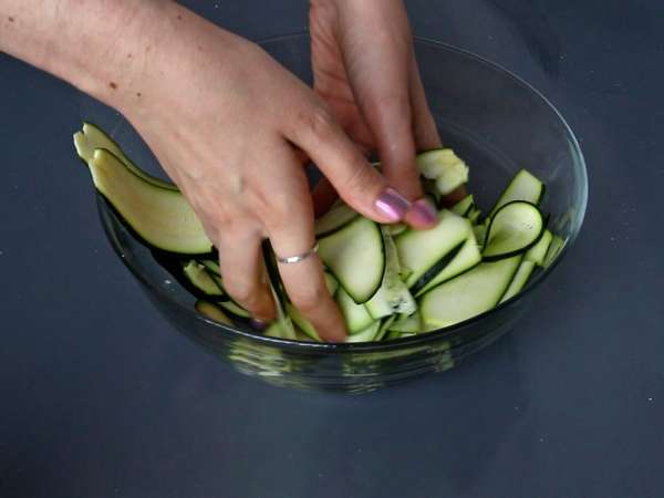 Pestós cukkinitorta: egy egyszerű recept, aminek olyan illata van, mint a nyárnak! - Előkészítés lépés 2
