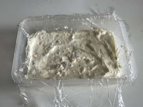 Főzés nélküli surimi-terrine: egyszerű, hideg előétel, tökéletes a nyári időszakra - Előkészítés lépés 7