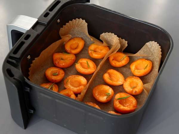Tiramisu sült sárgabarackkal: a nyárra tökéletes, gyümölcsös és omlós desszert - Előkészítés lépés 2