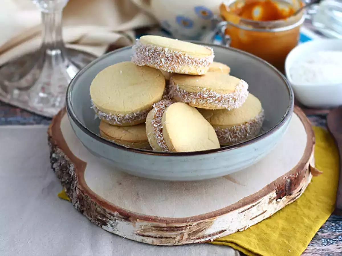 Alfajores - argentin kenyér tejlekvárral és kókuszdióval
