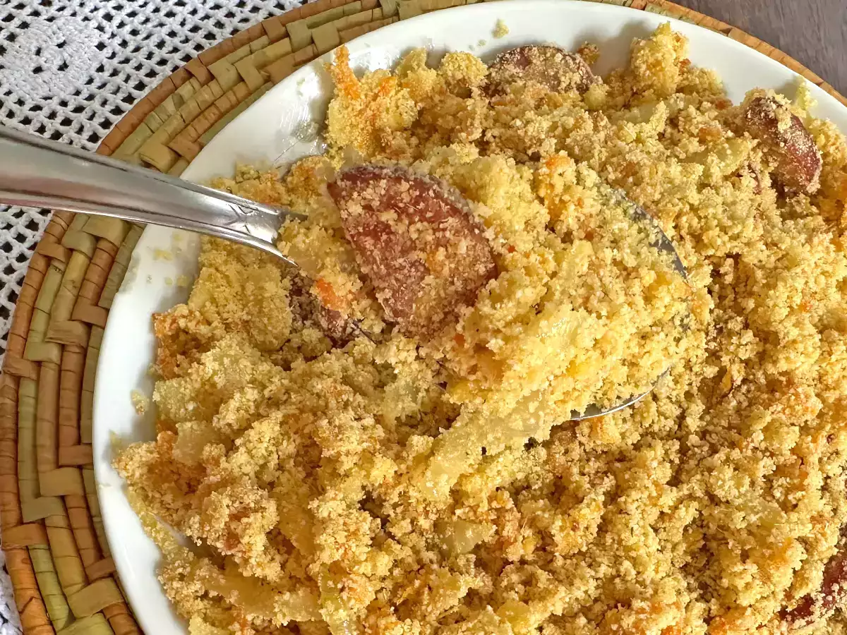 Arany pepperoni farofa tojással és sárgarépával