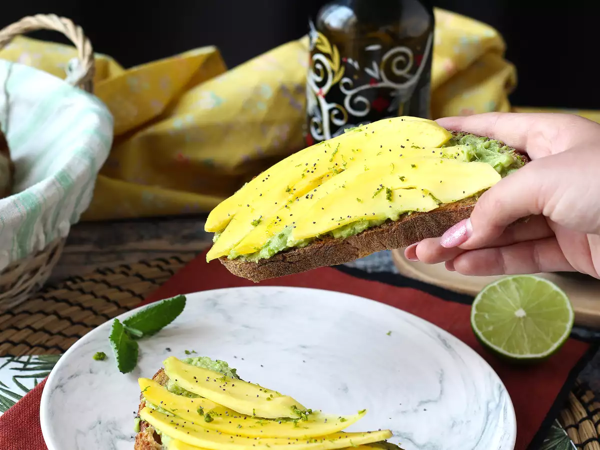 Avokádó pirítós mangóval és lime-mal: friss, gyors és ízletes recept - fotó 2