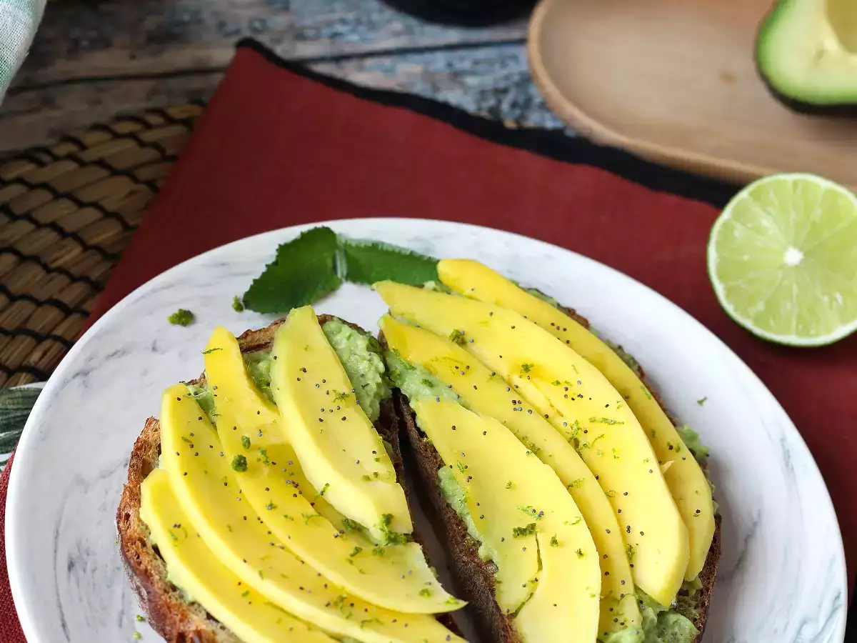 Avokádó pirítós mangóval és lime-mal: friss, gyors és ízletes recept - fotó 3