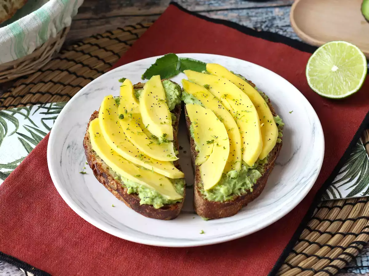 Avokádó pirítós mangóval és lime-mal: friss, gyors és ízletes recept - fotó 4