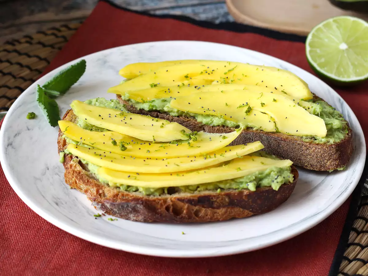 Avokádó pirítós mangóval és lime-mal: friss, gyors és ízletes recept - fotó 5