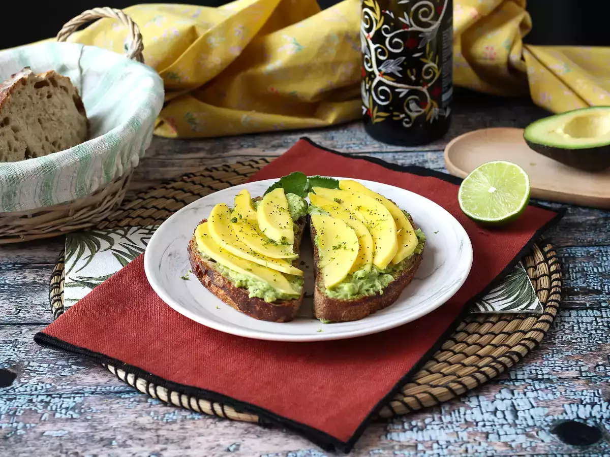 Avokádó pirítós mangóval és lime-mal: friss, gyors és ízletes recept - fotó 6