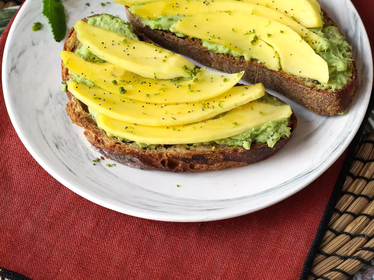 Avokádó pirítós mangóval és lime-mal: friss, gyors és ízletes recept - fotó 7
