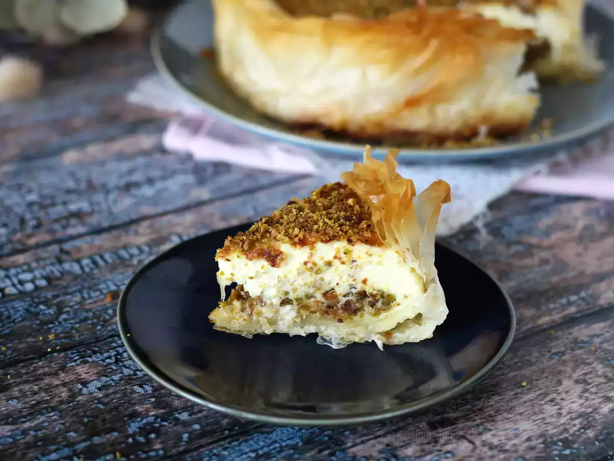 Baklava-stílusú sajttorta pisztáciával, ropogós és olvadó - fotó 2