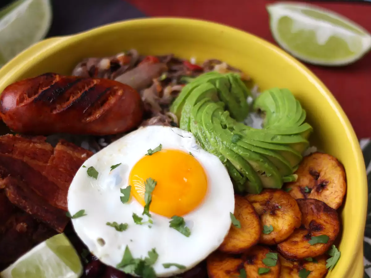 Bandeja Paisa, a kolumbiai étel tele ízekkel és hagyományokkal - fotó 2