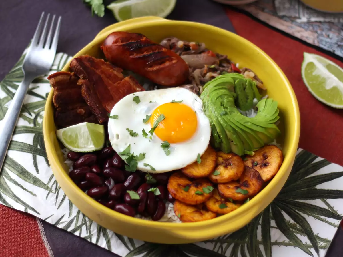 Bandeja Paisa, a kolumbiai étel tele ízekkel és hagyományokkal - fotó 3