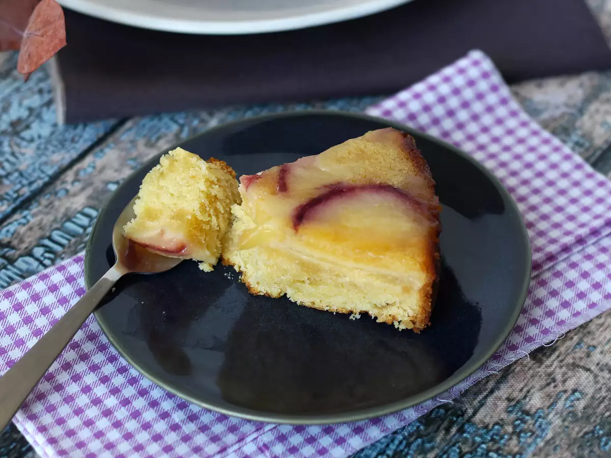 Barackos torta, nedves, olvadó és karamellás - fotó 6