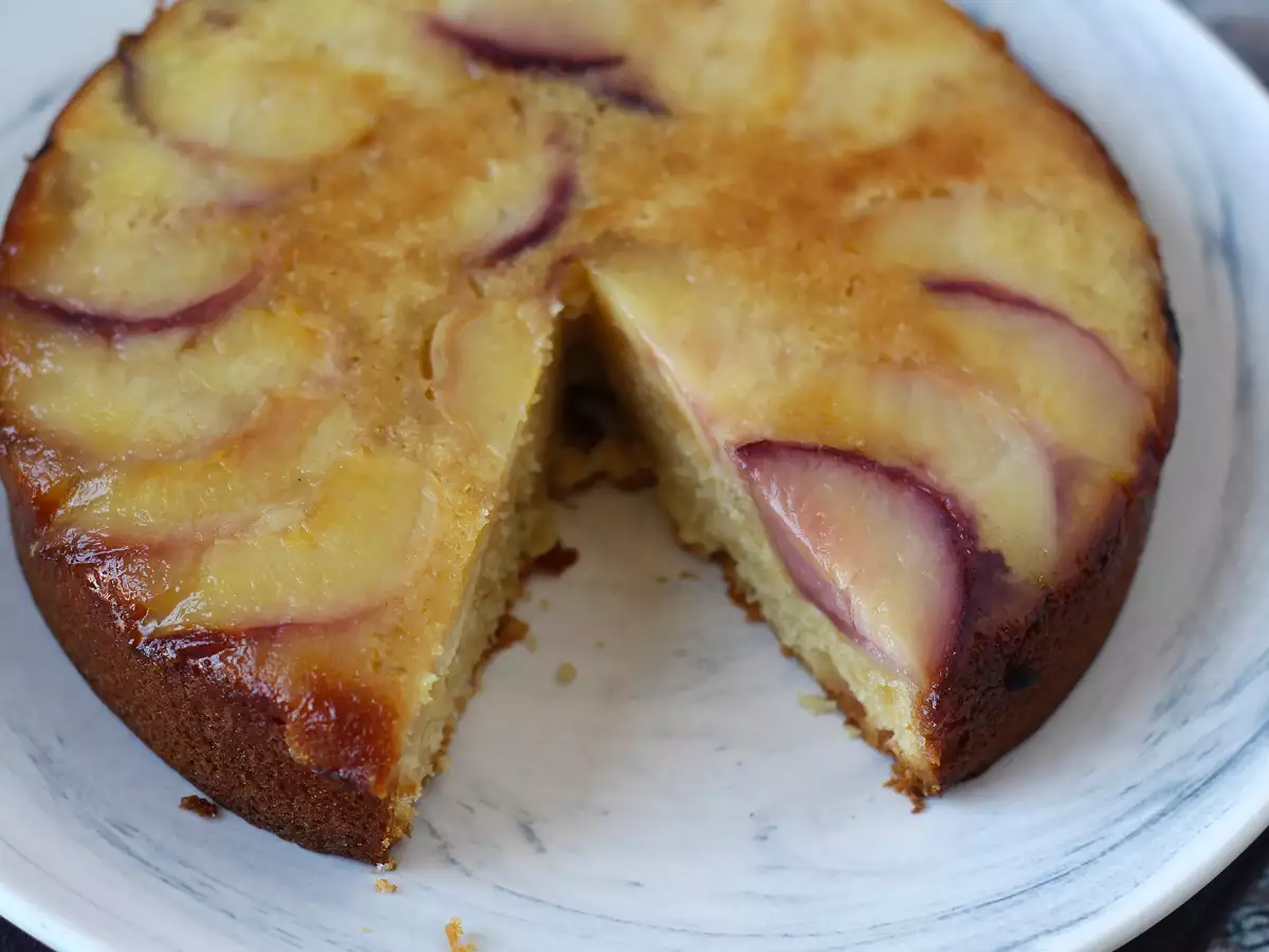Barackos torta, nedves, olvadó és karamellás - fotó 7