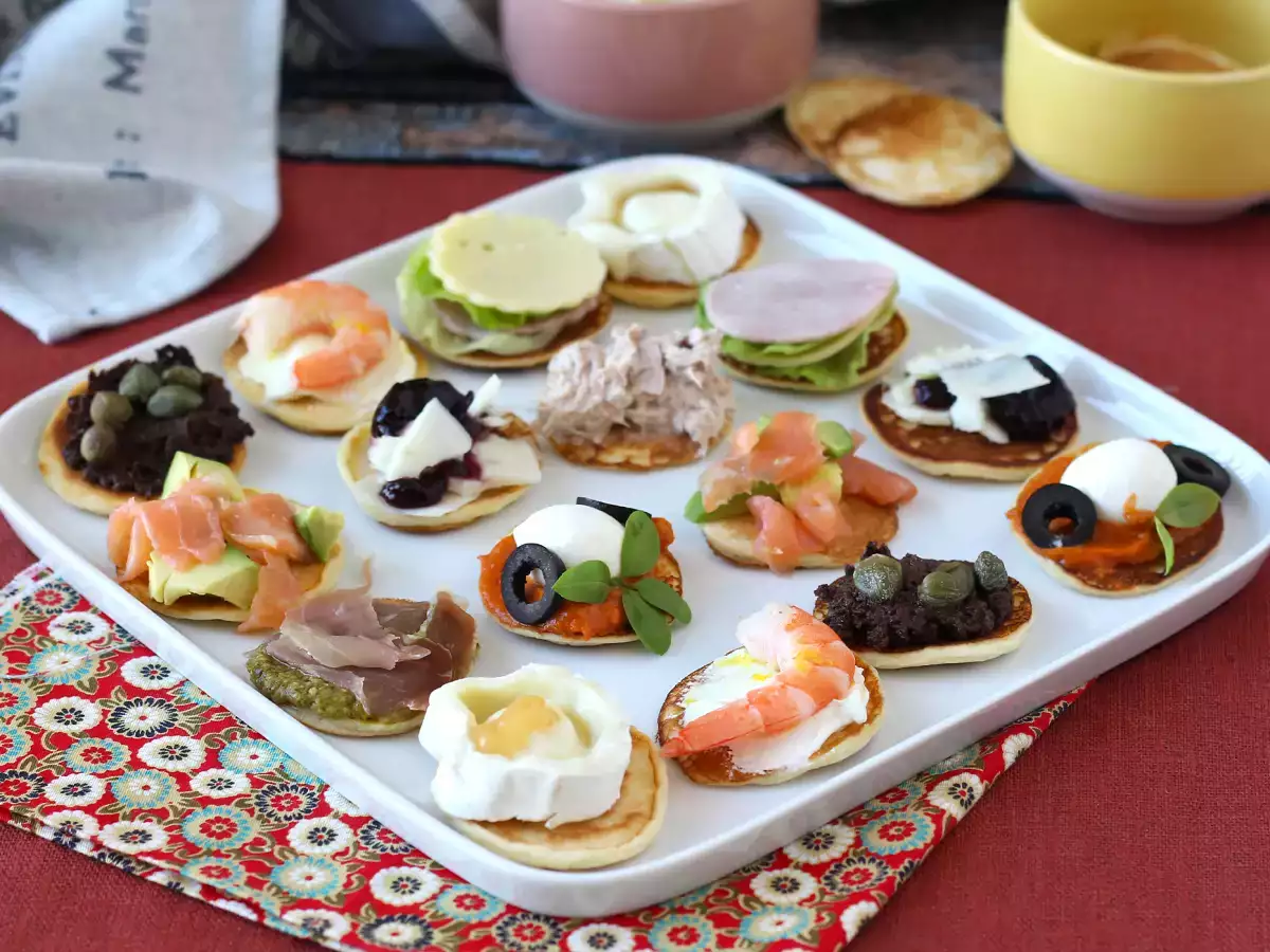 Blini tál töltelékkel, a tökéletes változatos aperitif az ünnepi szezonban