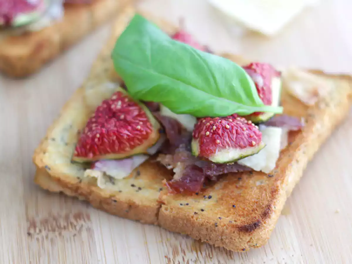 Bruschetta fügével, parmezánnal és pármai sonkával - fotó 2