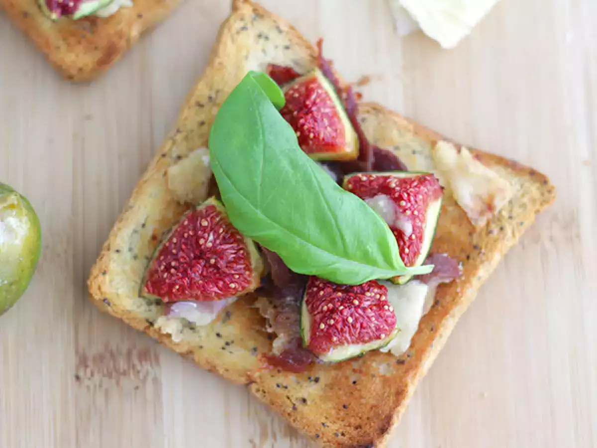 Bruschetta fügével, parmezánnal és pármai sonkával - fotó 3