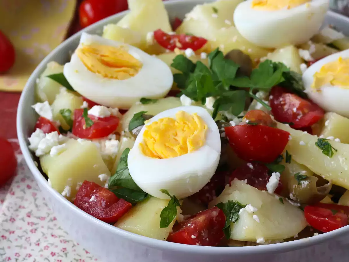 Burgonyasaláta feta sajttal, tojással és koktélparadicsommal - fotó 5