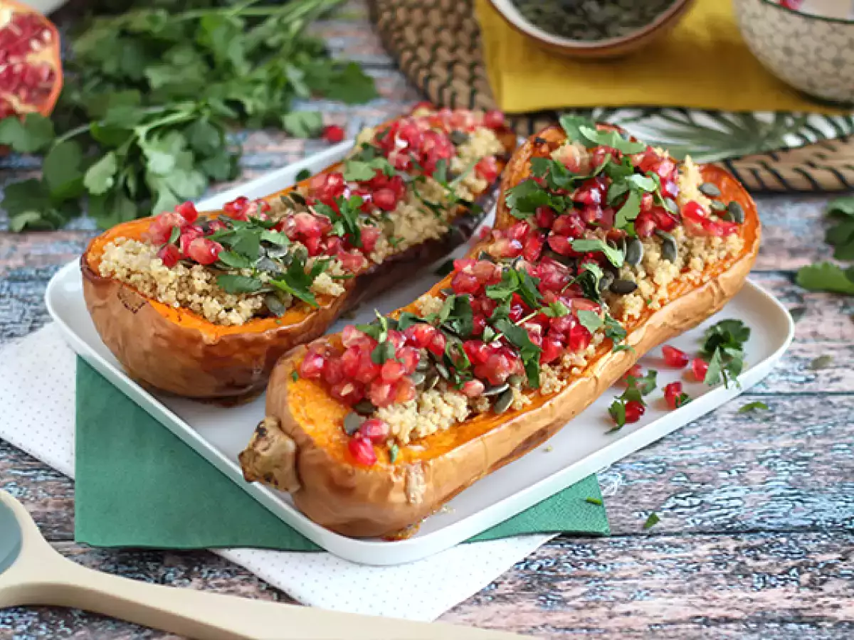 Butternut töltött quinoával és gránátalmával