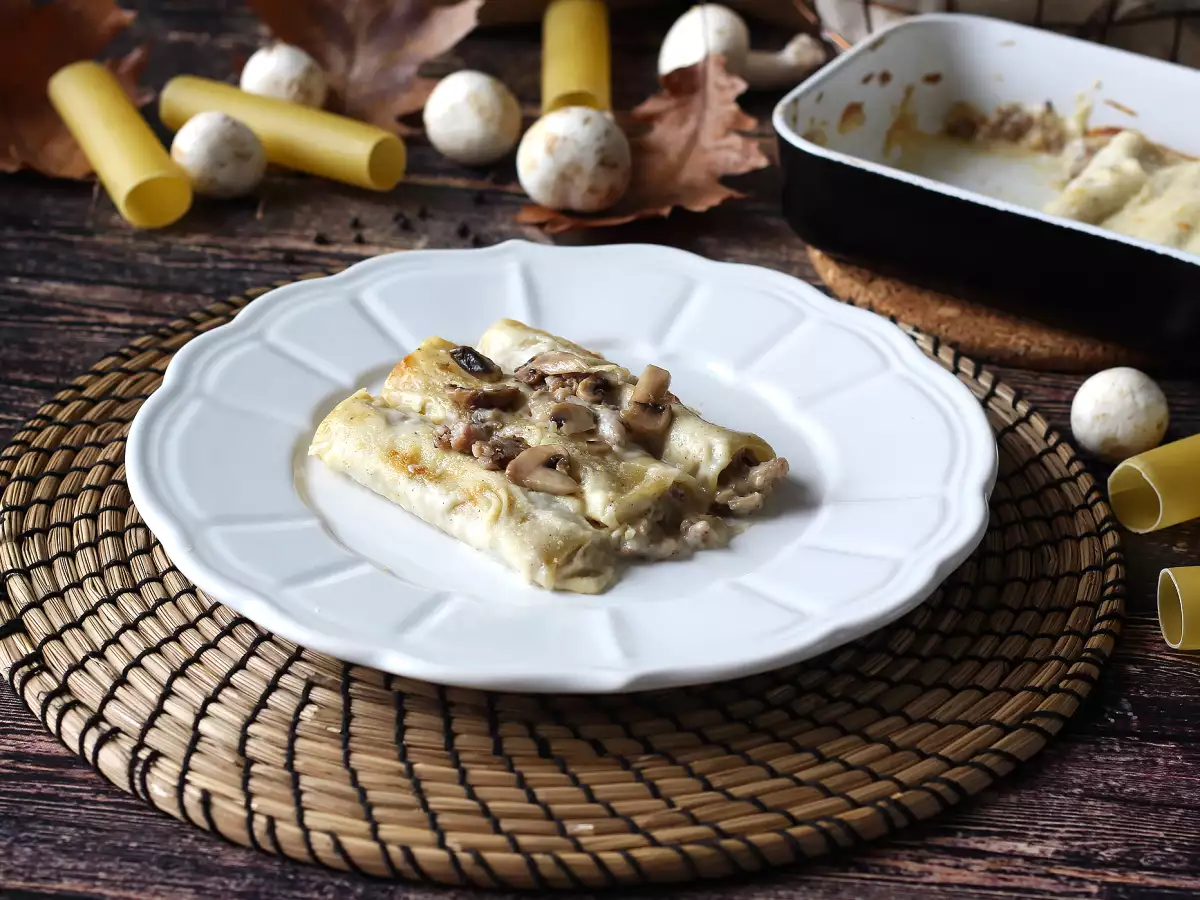 Cannelloni gomba és kolbász: egy gazdag és ízletes első fogás - fotó 2