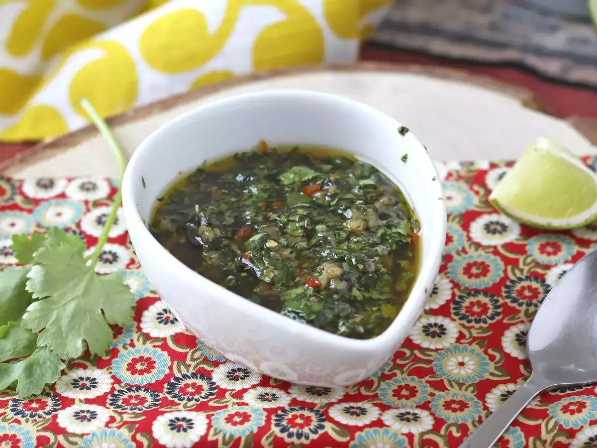 Chimichurri szósz: tökéletes kiegészítője a sülteknek és grillezéseknek.