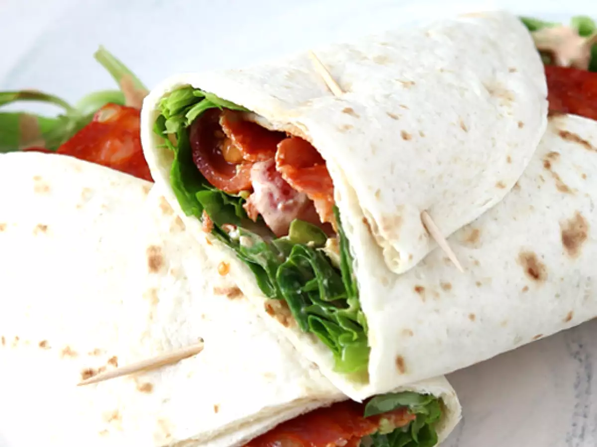 Chorizo, avokádó és paradicsomos szendvics wrap - fotó 3