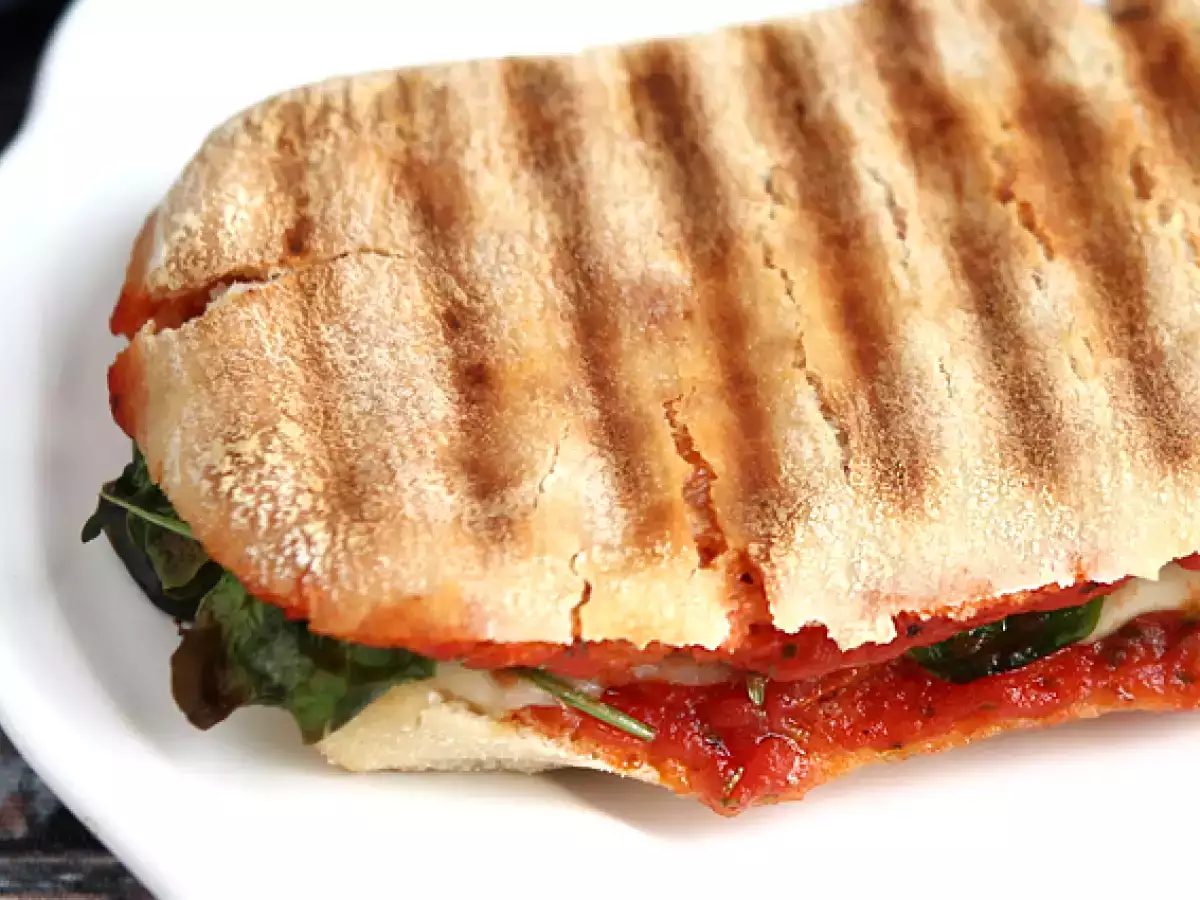 Chorizo és emmentáli panini - fotó 4