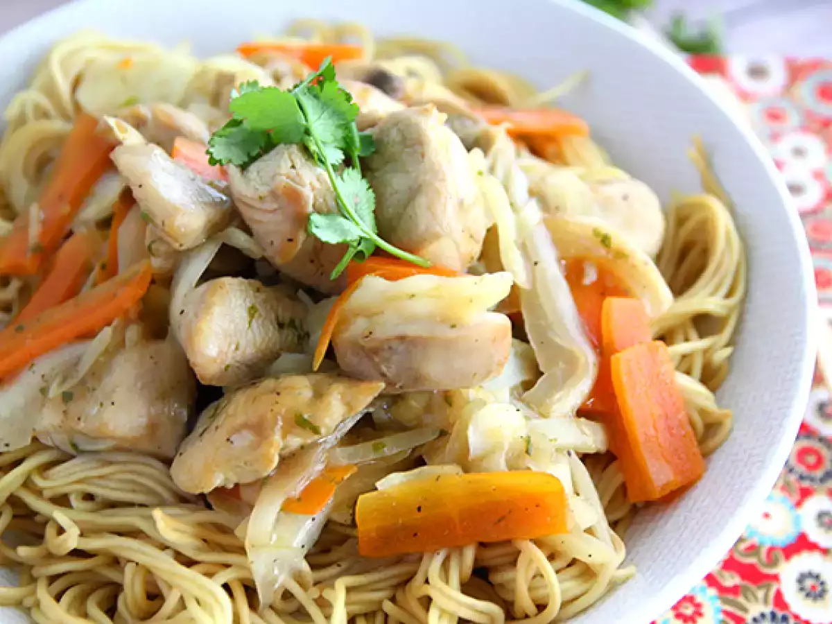 Chow mein (chao men), kínai tészta csirkével és zöldségekkel - fotó 2