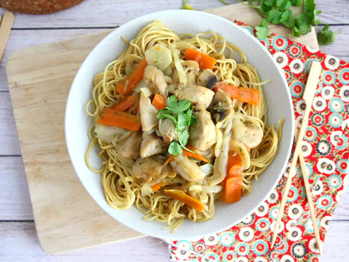 Chow mein (chao men), kínai tészta csirkével és zöldségekkel - fotó 3