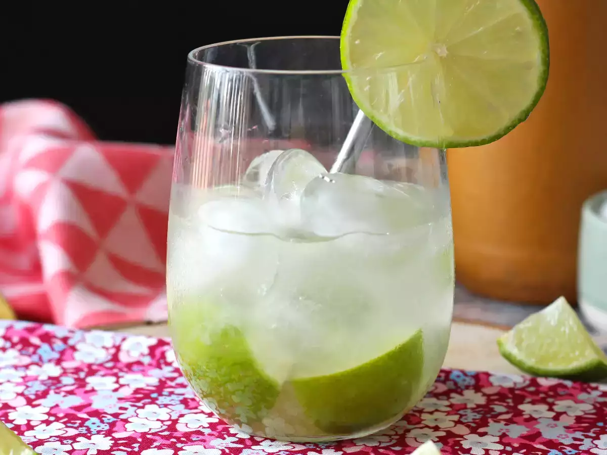 Citromos Caipirinha: a könnyen elkészíthető brazil ital koktélkeverő nélkül