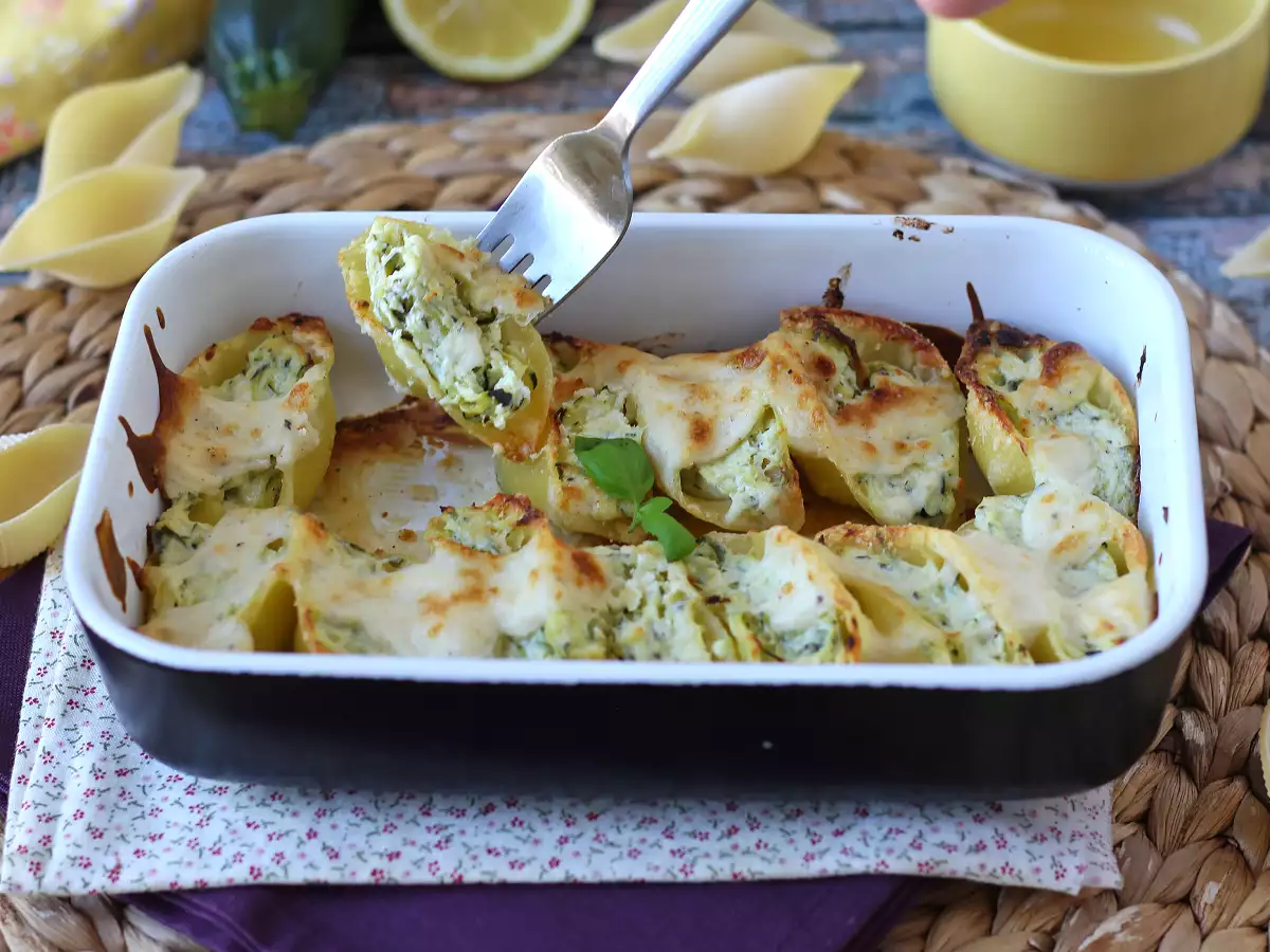 Conchiglioni töltött ricotta, cukkini és citrom: krémes és au gratin a sütőben - fotó 2