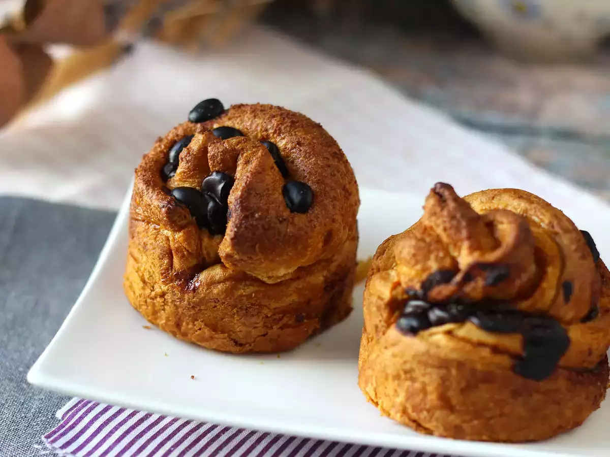 Cruffins, a croissant és a muffin kombinációja, pudinggal és csokoládéval. - fotó 4