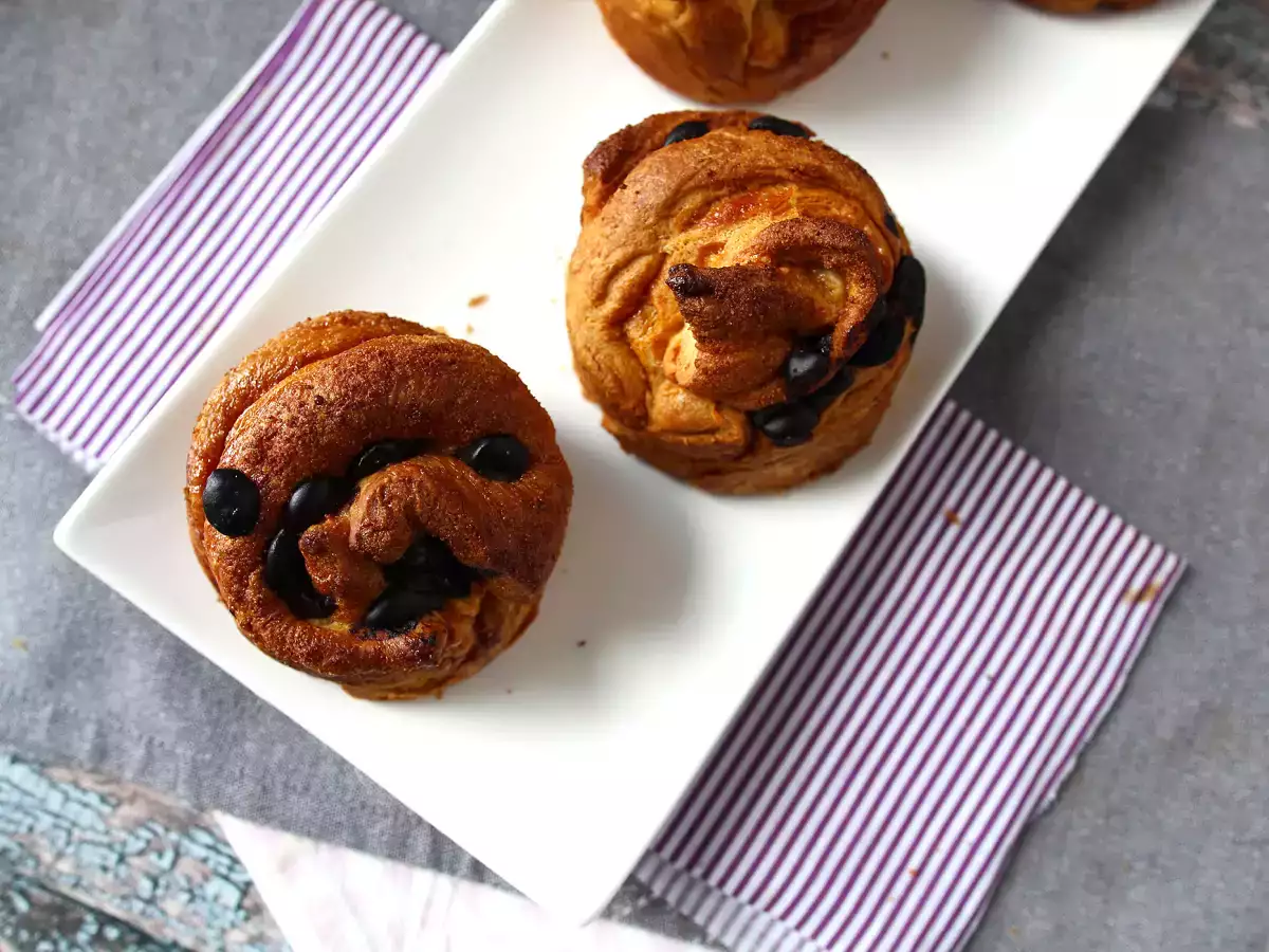 Cruffins, a croissant és a muffin kombinációja, pudinggal és csokoládéval. - fotó 7