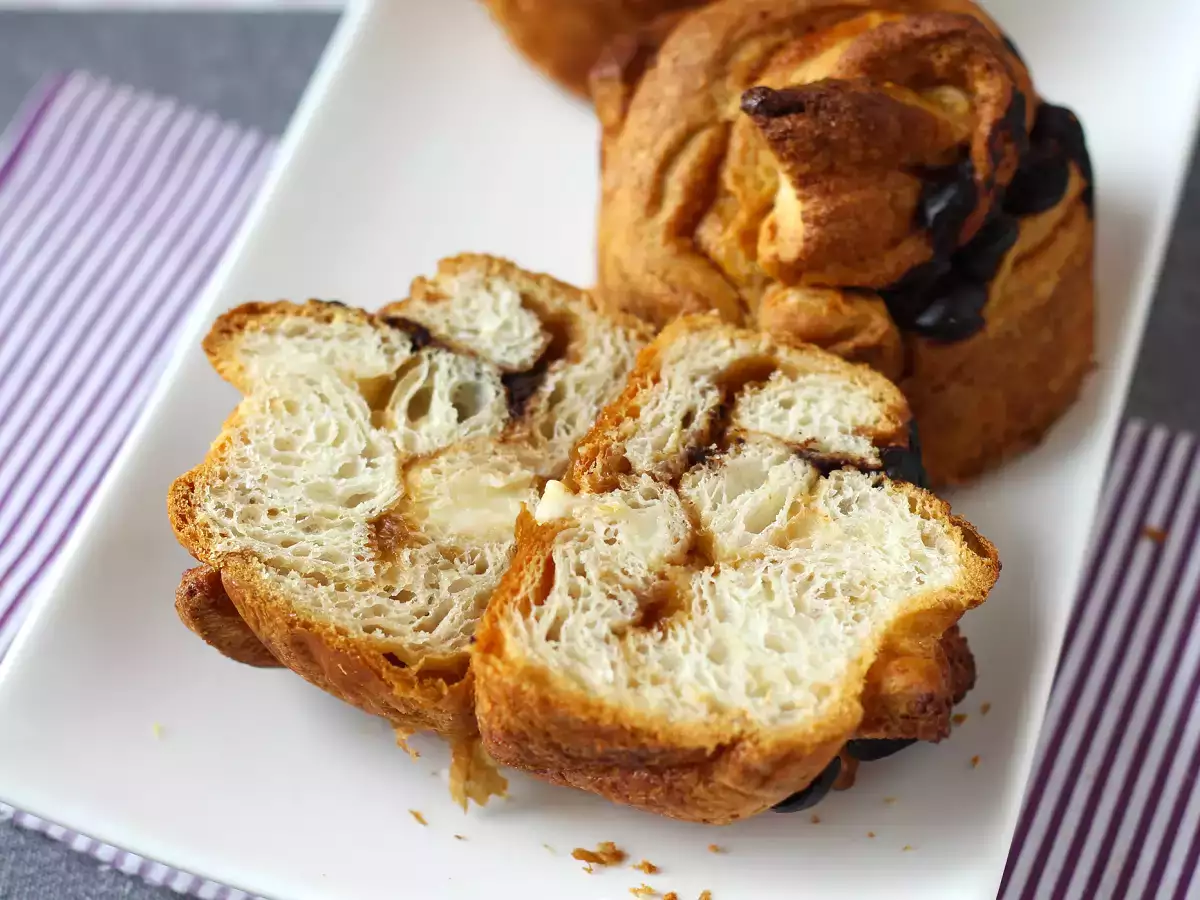 Cruffins, a croissant és a muffin kombinációja, pudinggal és csokoládéval. - fotó 8