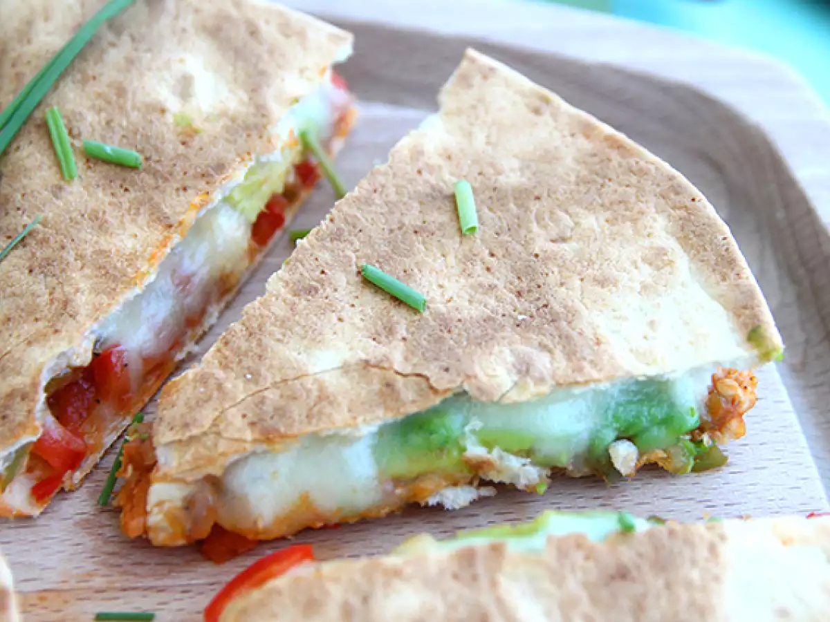 Csirke és avokádó quesadillák - fotó 3