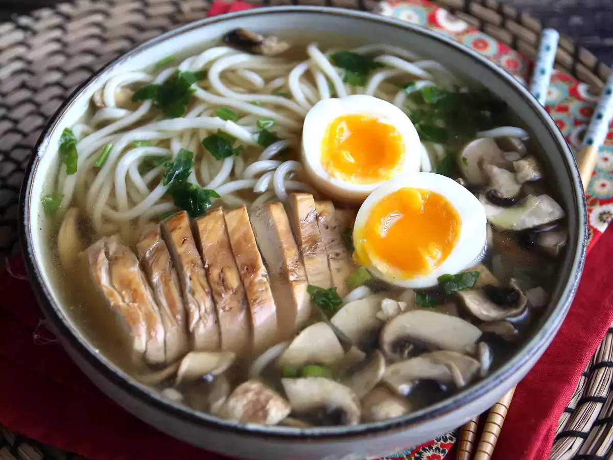 Csirke ramen: ennek az ikonikus ázsiai ételnek az egyszerű változata! - fotó 2