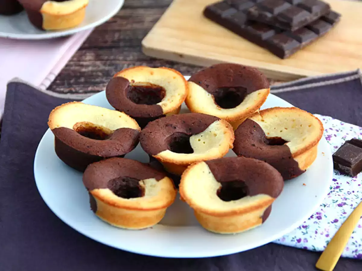 Csokoládé/vanília kettős ízesítésű torta csokoládéval a közepén - fotó 3