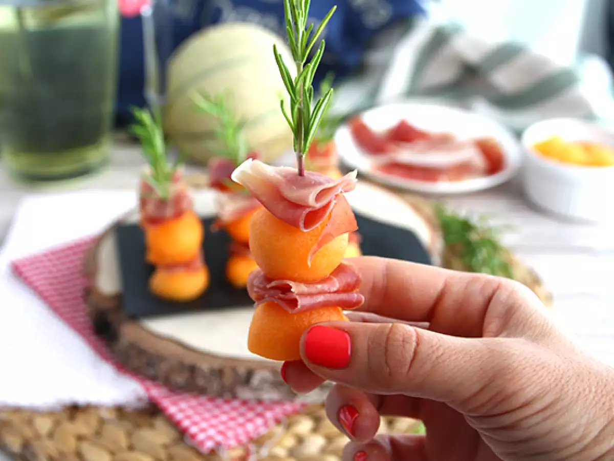 Dinnyés, sonkás és rozmaringos aperitif kebabok - fotó 3