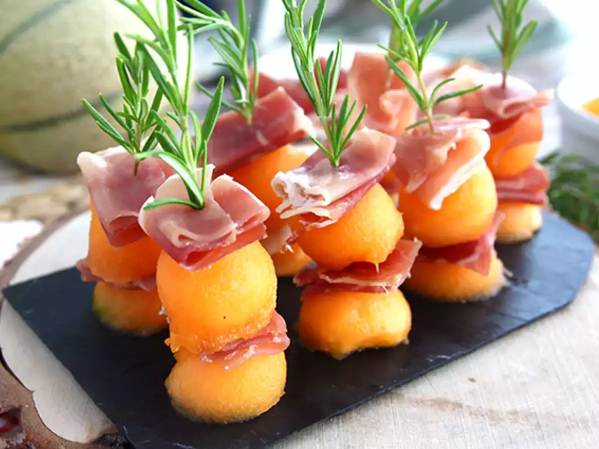 Dinnyés, sonkás és rozmaringos aperitif kebabok - fotó 4
