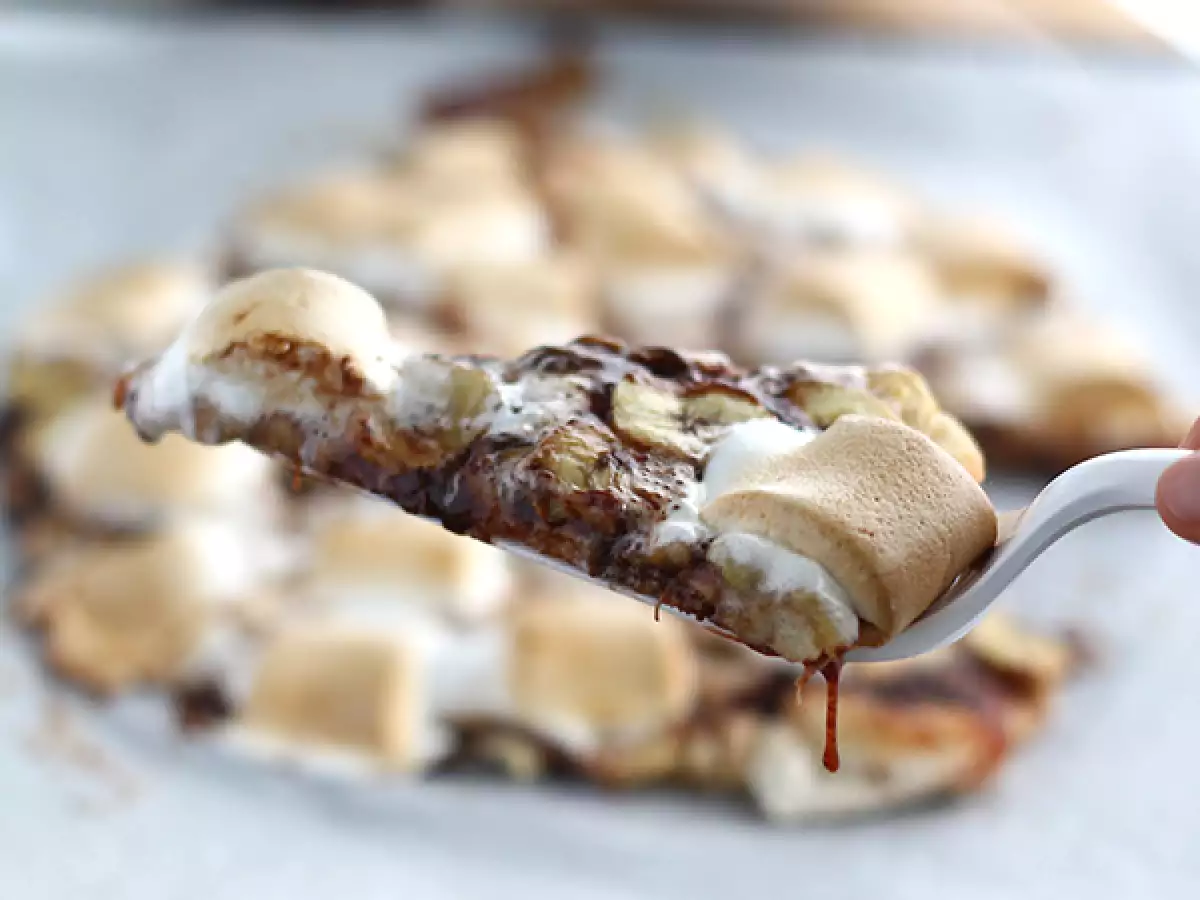 Édes banán és csokoládé pizza - fotó 3