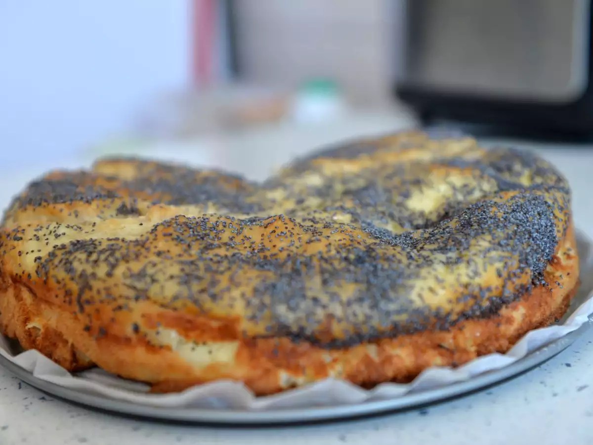 Édes sajtos és joghurtos pite mákos kéreggel - fotó 2