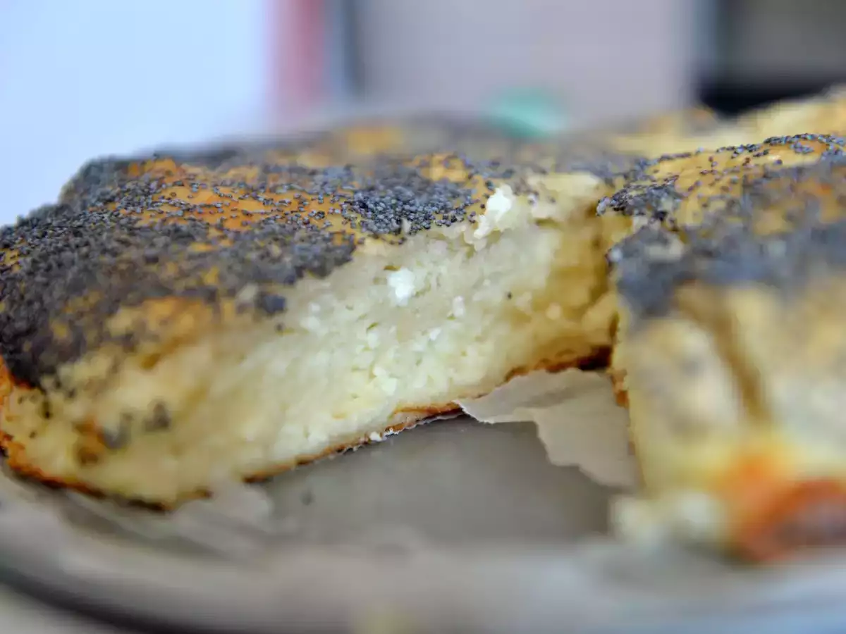 Édes sajtos és joghurtos pite mákos kéreggel - fotó 3