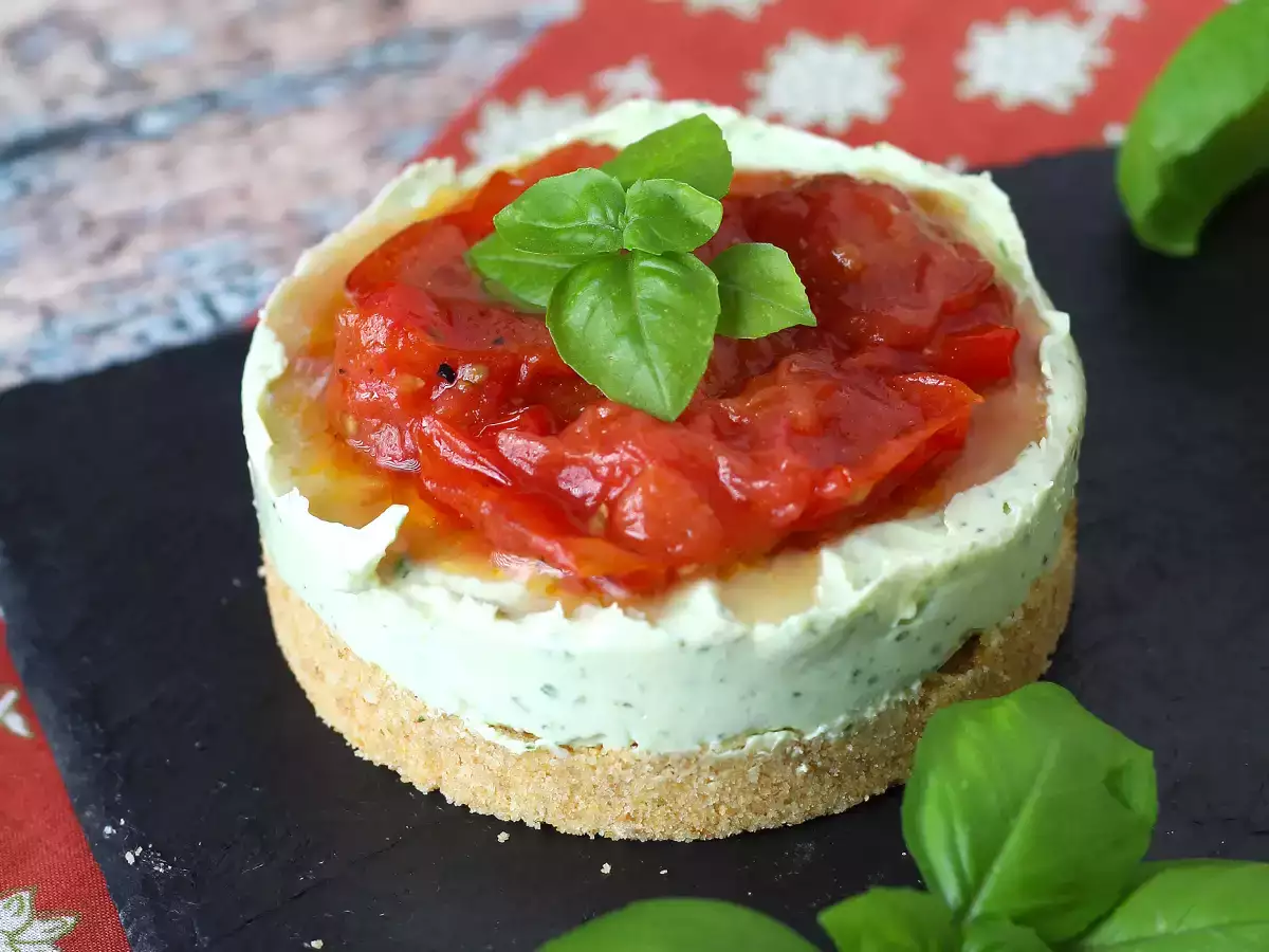 Egyadagos sós sajttorta bazsalikommal és cseresznyeparadicsommal: ízletes ötlet büfékhez és aperitifekhez - fotó 2