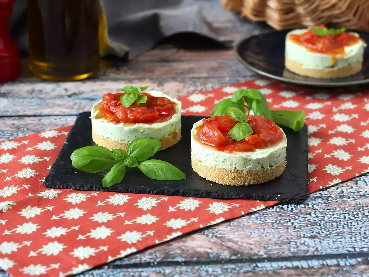Egyadagos sós sajttorta bazsalikommal és cseresznyeparadicsommal: ízletes ötlet büfékhez és aperitifekhez - fotó 4