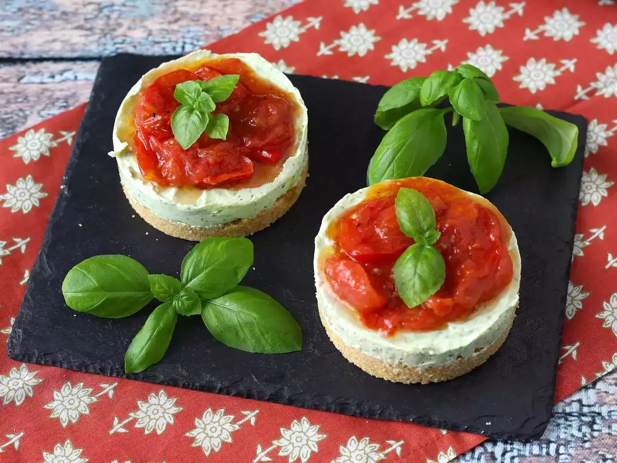 Egyadagos sós sajttorta bazsalikommal és cseresznyeparadicsommal: ízletes ötlet büfékhez és aperitifekhez - fotó 6