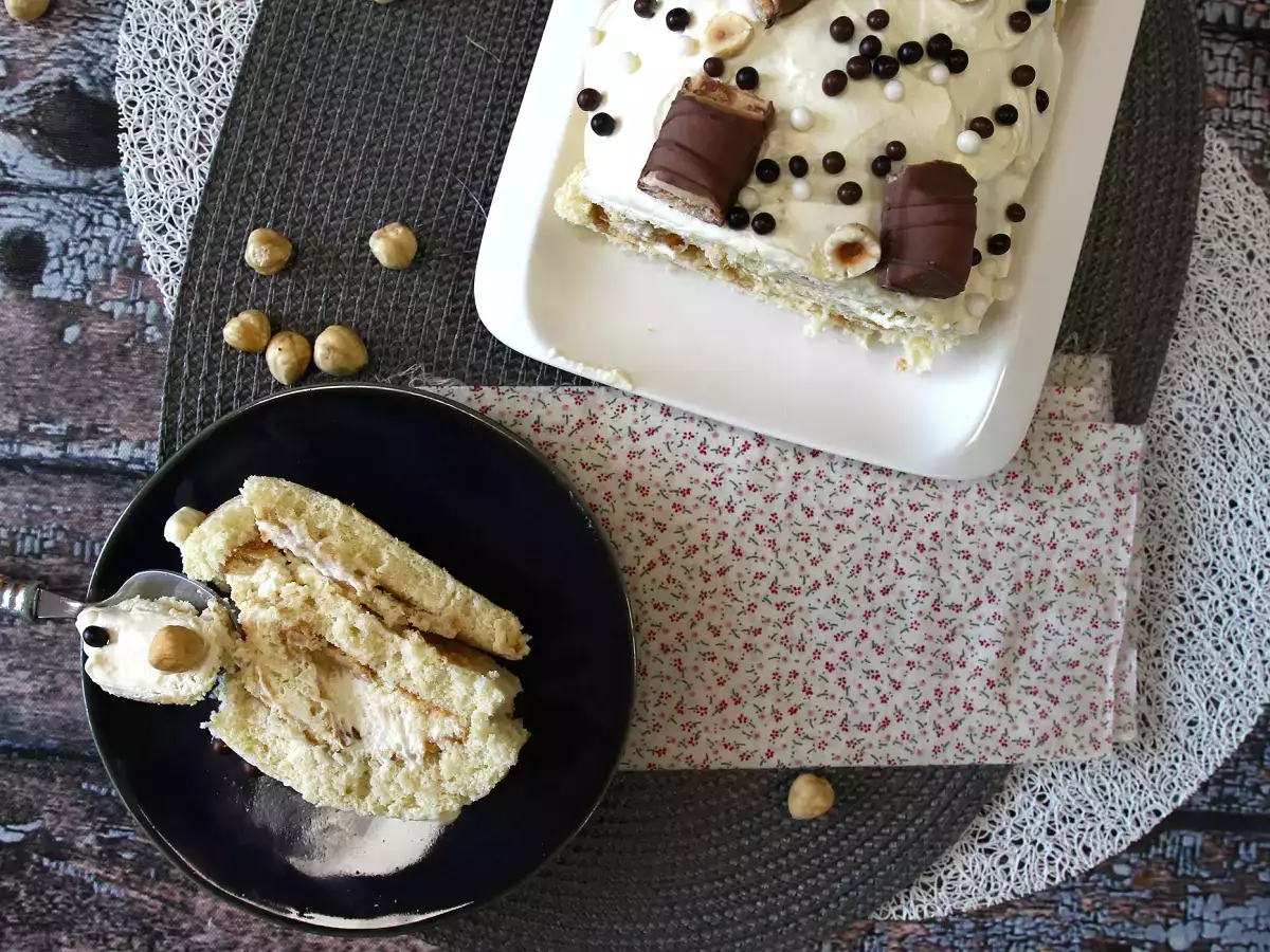 Egyszerű Kinder Bueno-ízű tekercs, tökéletes születésnapi tortának vagy karácsonyi farönknek! - fotó 2