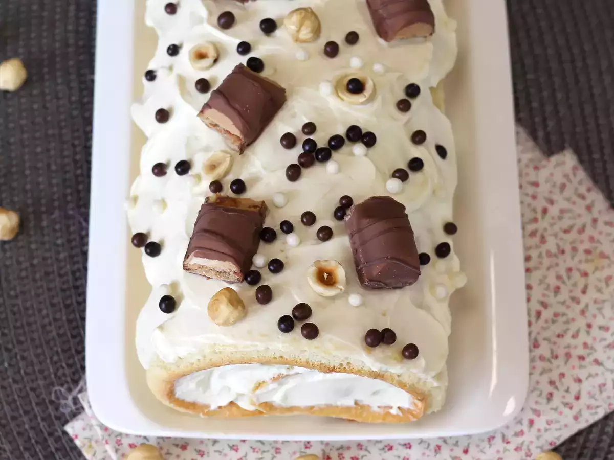 Egyszerű Kinder Bueno-ízű tekercs, tökéletes születésnapi tortának vagy karácsonyi farönknek! - fotó 3