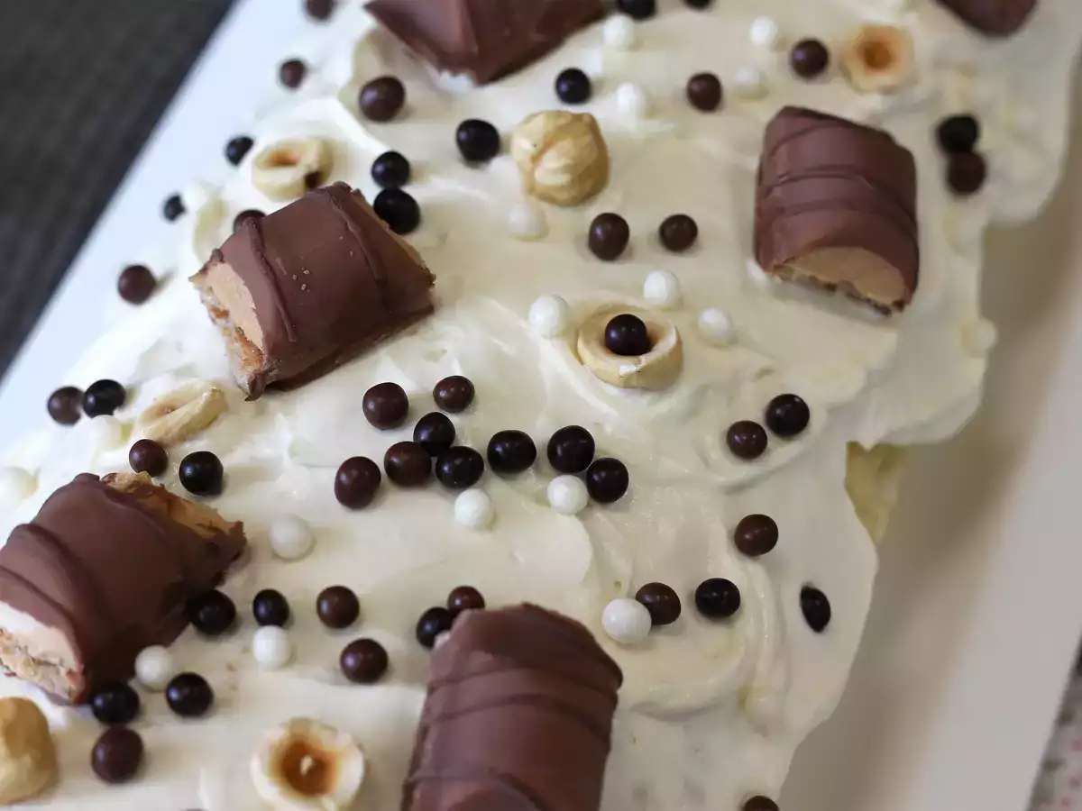 Egyszerű Kinder Bueno-ízű tekercs, tökéletes születésnapi tortának vagy karácsonyi farönknek! - fotó 7